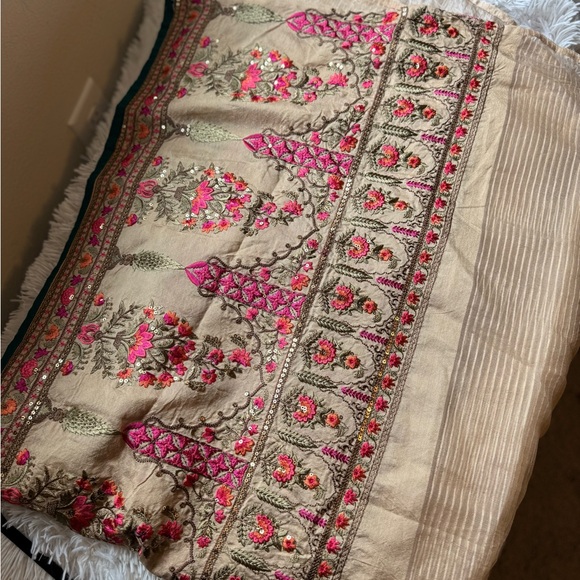 Gorgeous Ethinic 2 pc semi formal - Picture 3 of 4